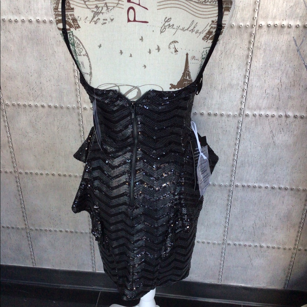 Dress - Picture 3 of 6